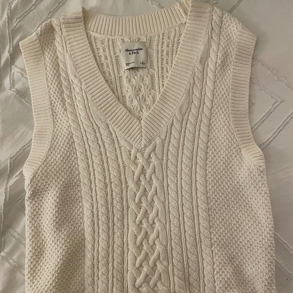 Abercrombie & Fitch Sweaters - Abercrombie Cable Crew Vest